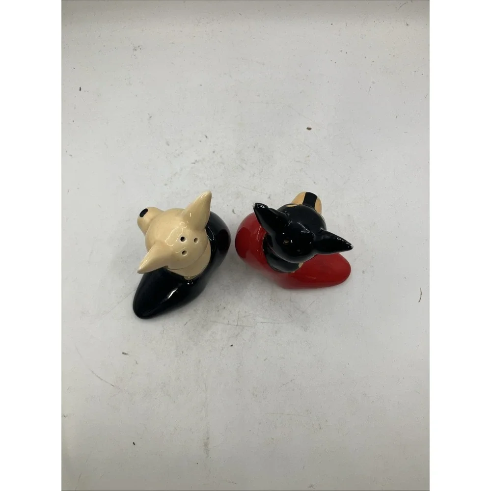 Kissing Chihuahua Dogs In Red And Black Pump Heel‎ Shoes Salt And Pepper Shakers